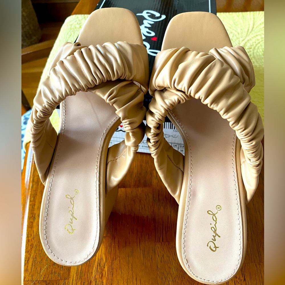 Qupid sandals -tan